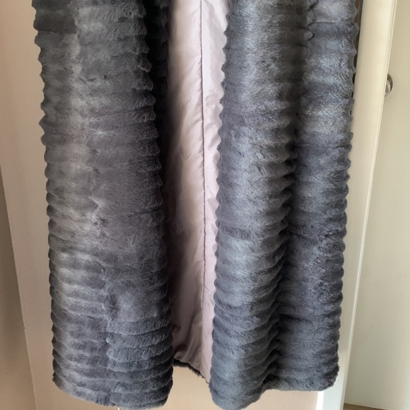 Ribbed Fuzzy Sleeveless Duster Vest - Picture 4 of 9